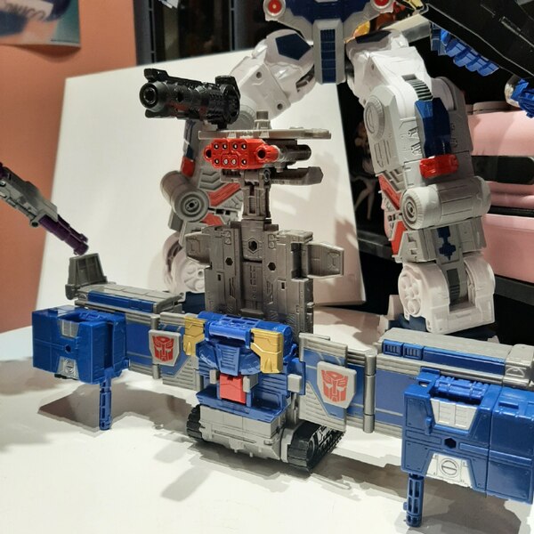 In Hand Image Of Transformers Legacy Commander Class Armada Optimus Prime  (21 of 39)